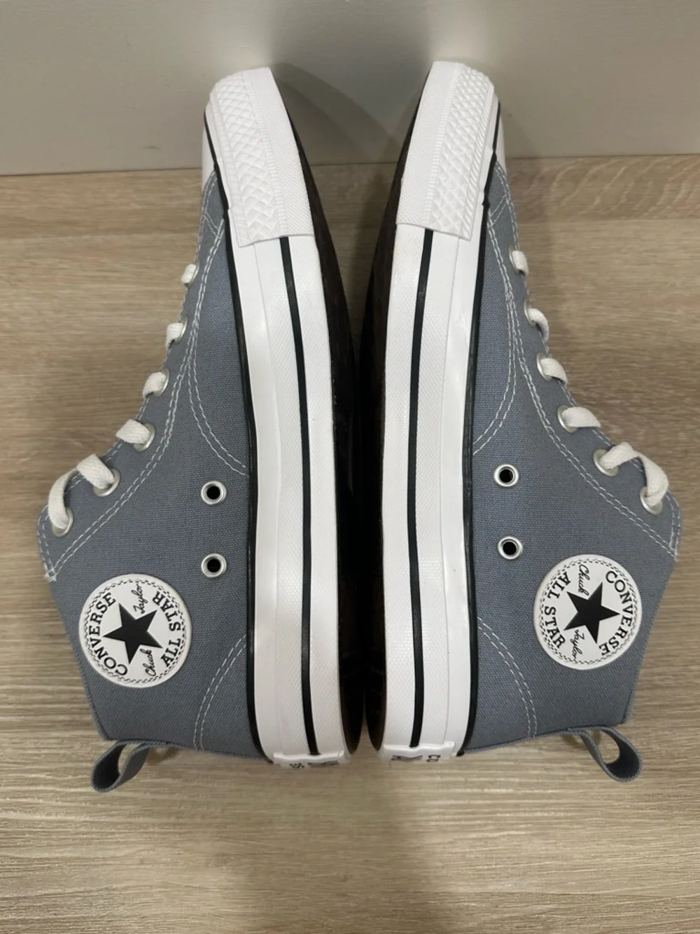 NWOT Converse Chuck Taylor 2.0 All Star Mid Top Sneakers - Light Blue & White